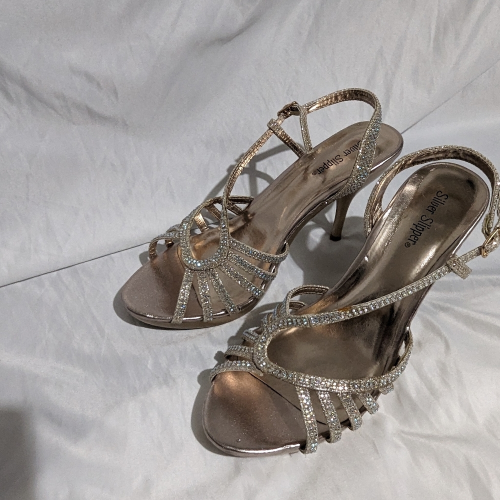 Silver slipper - Picture 3 of 3